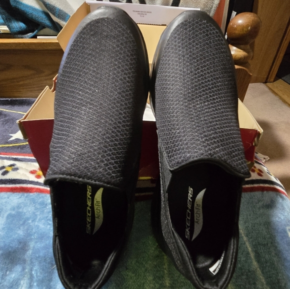 Mens Skechers Arch fit size 11 extra wide new in box - Picture 3 of 5